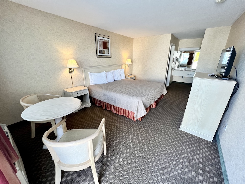 Court Plaza Inn & Suites 46/64