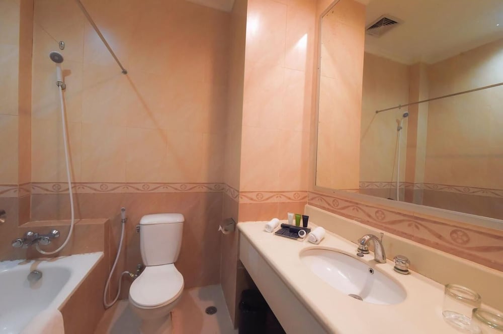 Kristal Hotel Kupang 8/40