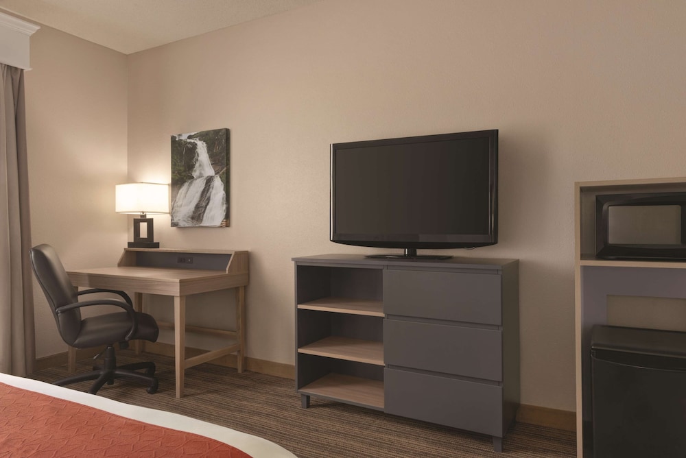 Country Inn & Suites By Radisson, Eagan, MN 30/35