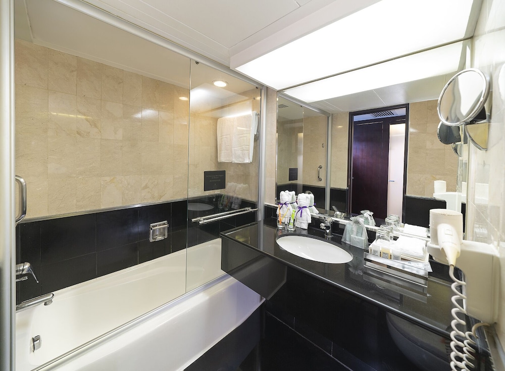 Regal Kowloon Hotel 49/50