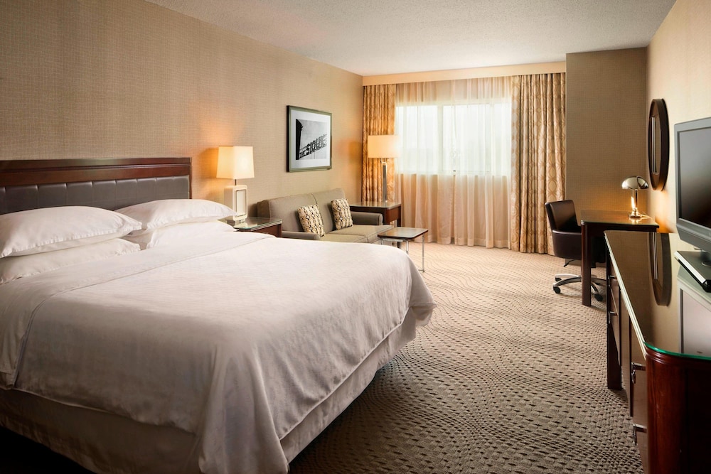 Room at Sheraton Sioux Falls Convention Center, SIOUX FALLS - SD