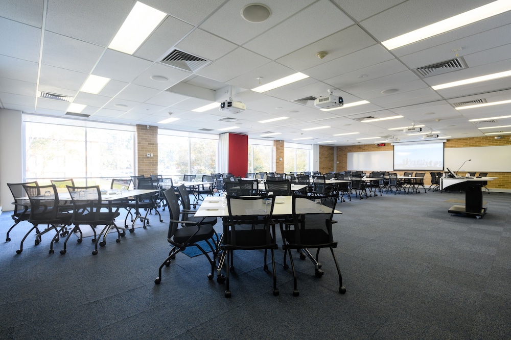 Lakeside Hotel And Conference Centre 43/49