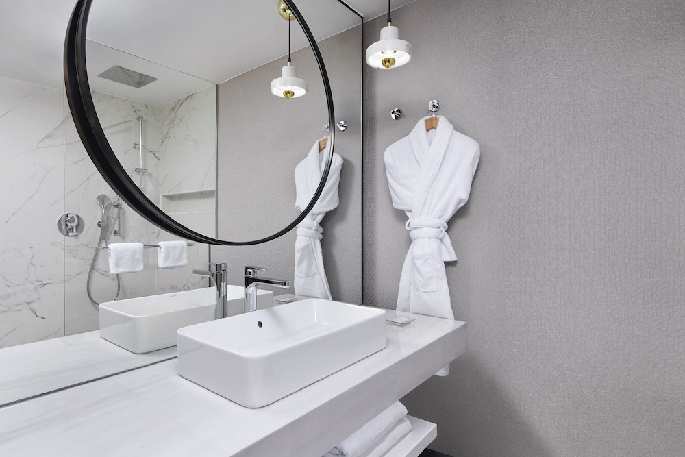 Grand Hyatt Athens 50/50