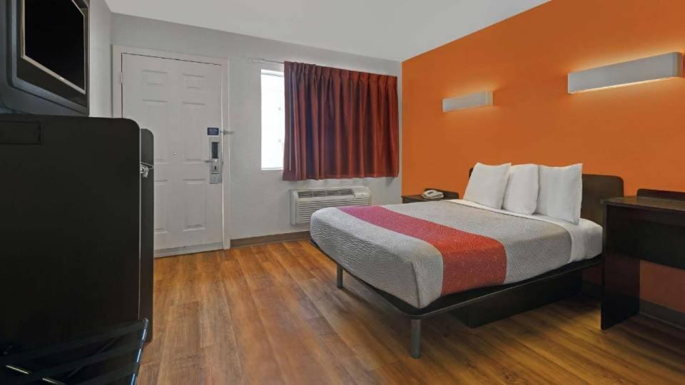 Super 8 by Wyndham San Jose 11/17