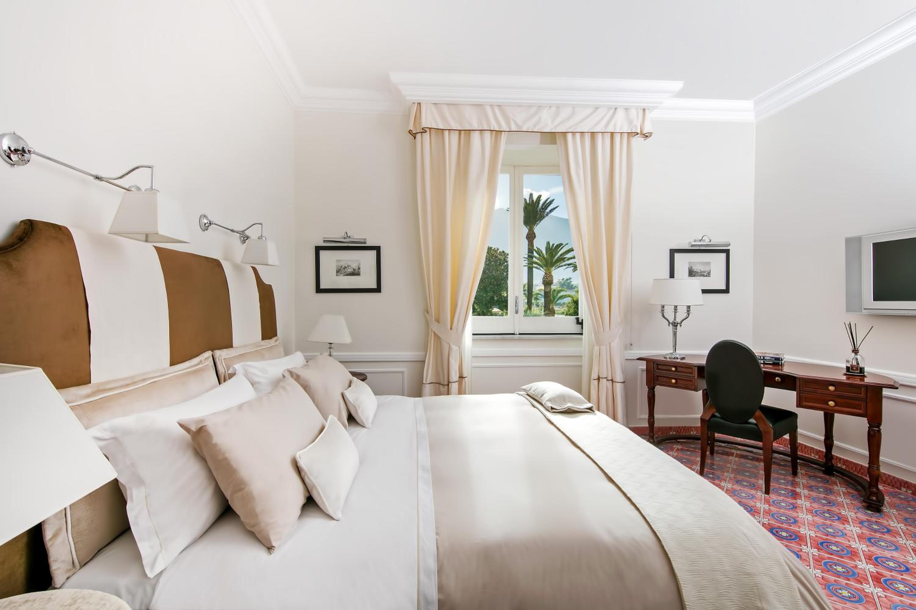 Deluxe, Double or Twin Bed