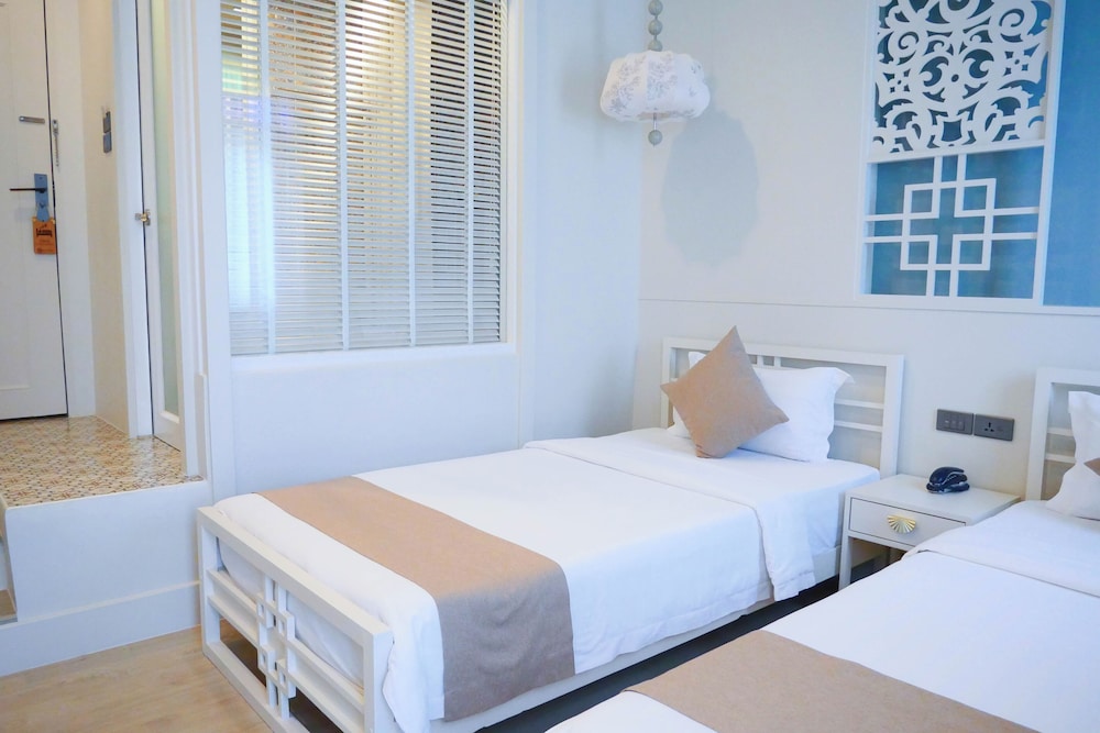 O Nya Phuket Hotel 28/70