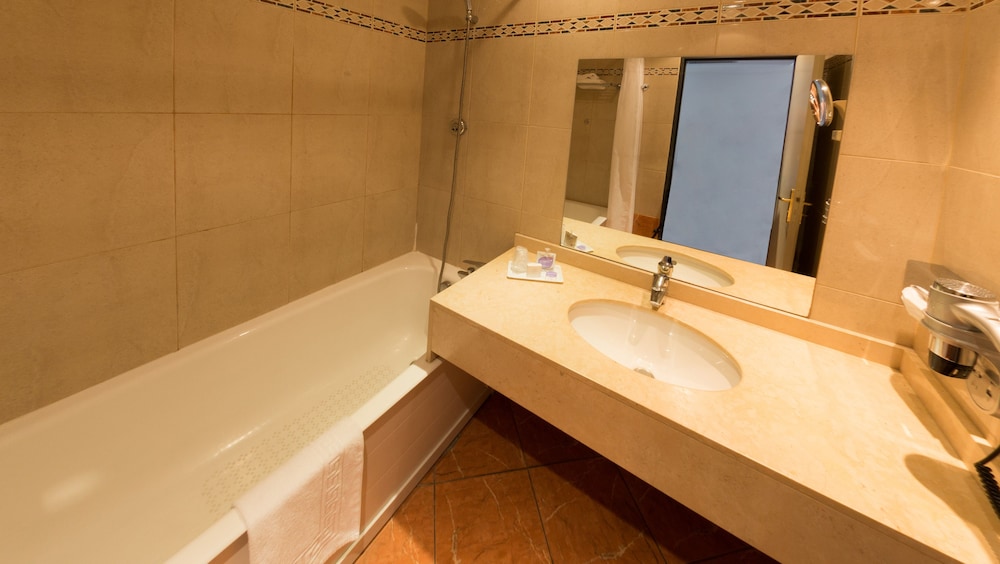 Ariane Hotel 20/40