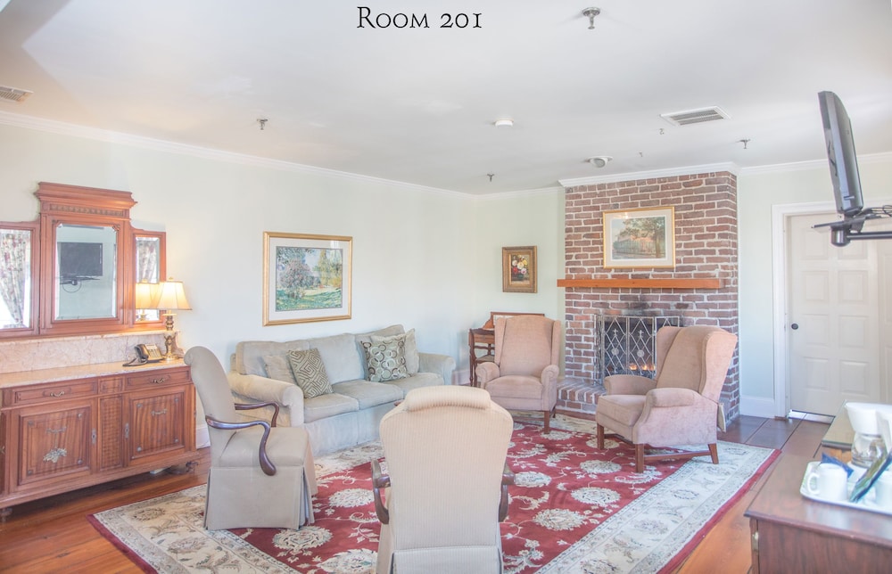 17Hundred90 Inn and Restaurant 64/77