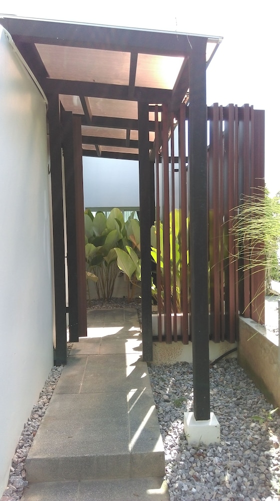 SEAnery Beach Resort 62/66