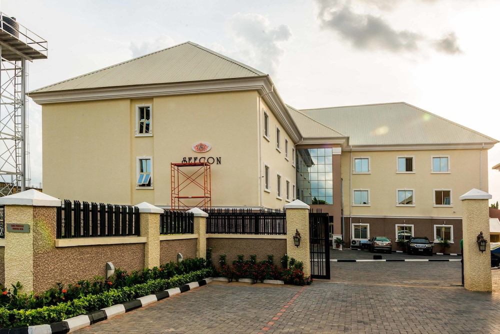 Sefcon Suites And Apartment 30/32