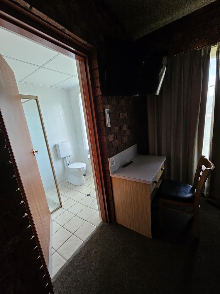 Courtyard Motor Inn 9/36