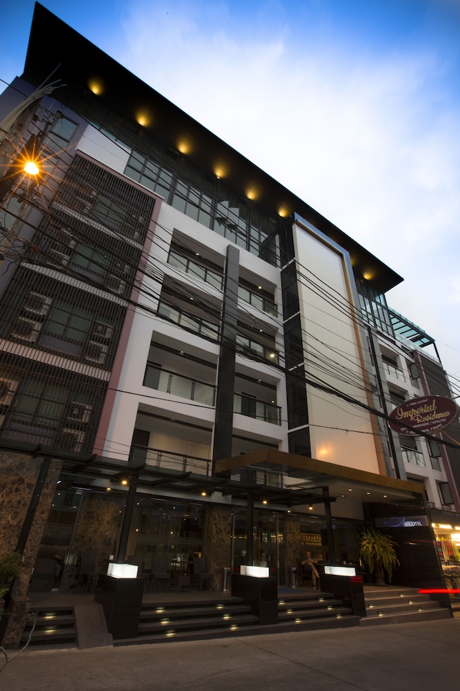 Serenotel Pattaya Beach Front 3/50