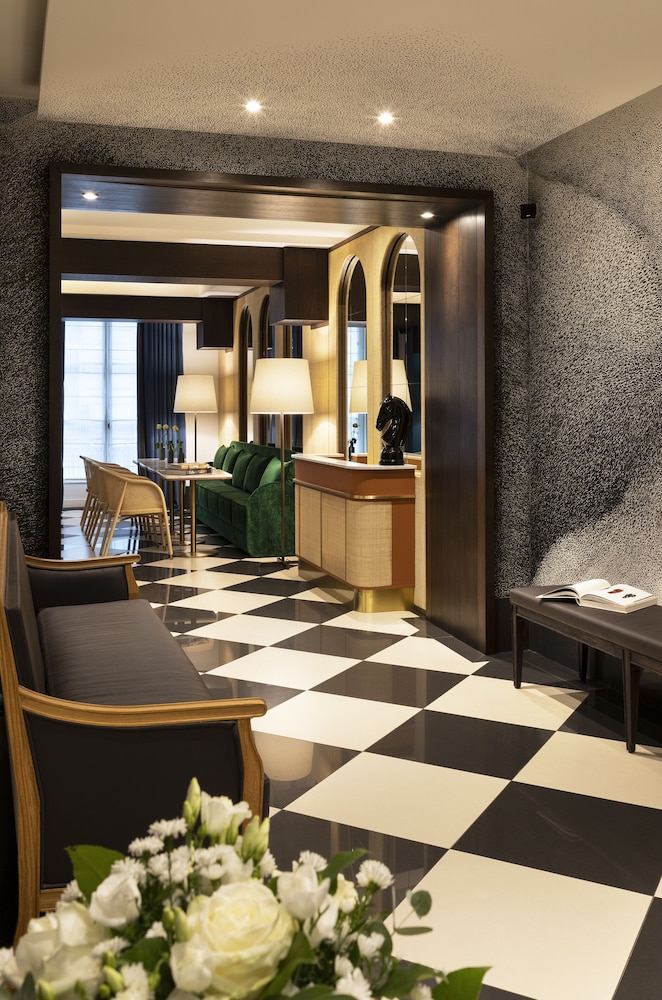 The Chess Hotel 42/44