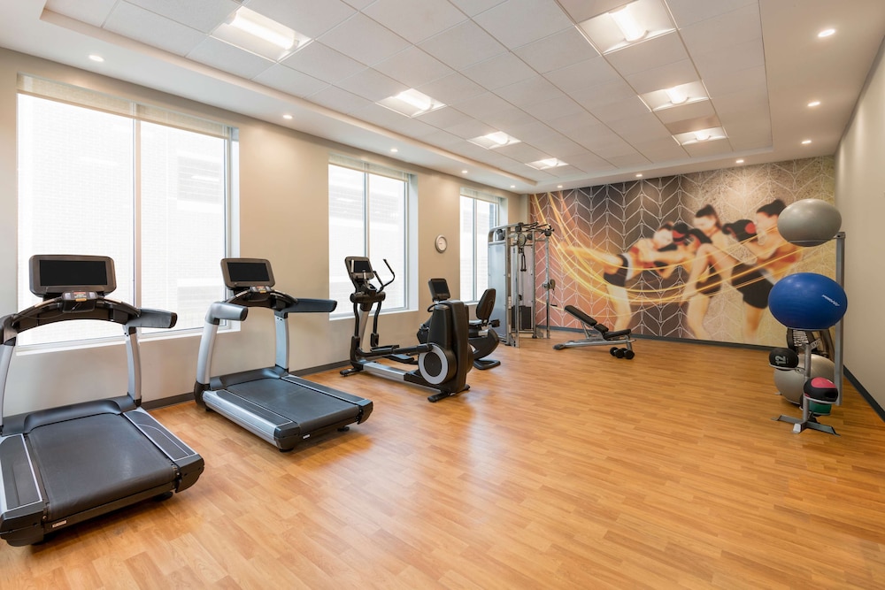 Hyatt Place Greenville/Downtown 32/64