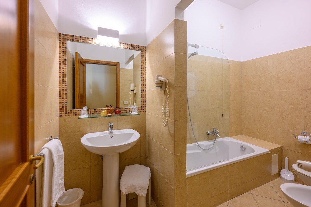 Albergo Reggio 61/63