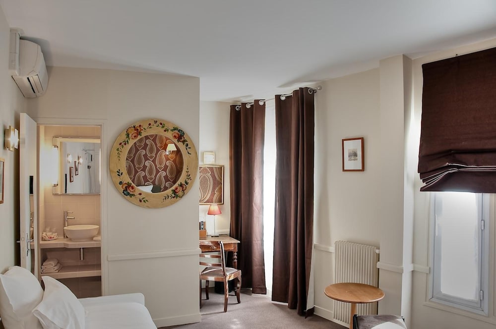 HOTEL DE LA MOTTE PICQUET 49/56