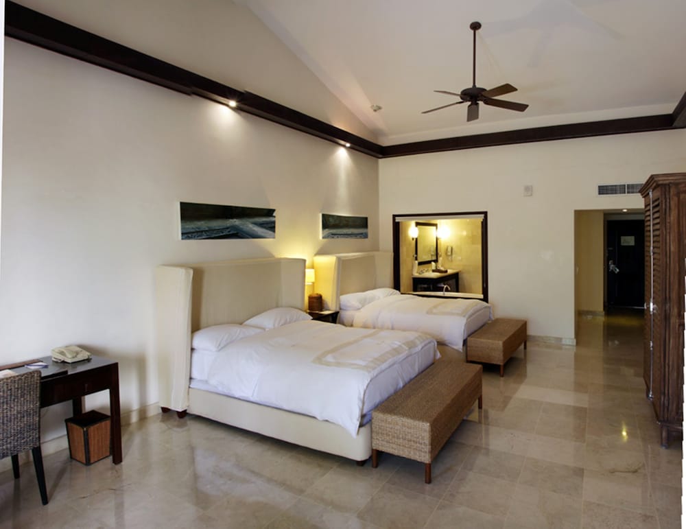 Junior Suite, Superior, 2 Queen Beds, Ocean Front