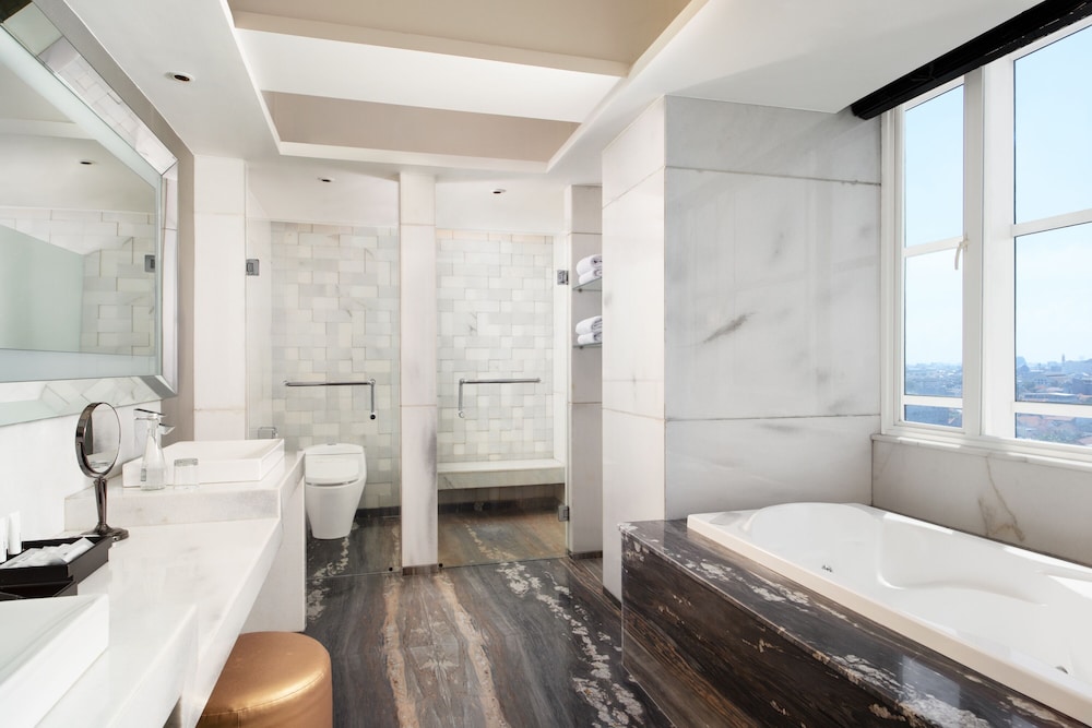 ARTOTEL TS Suites Surabaya 29/34