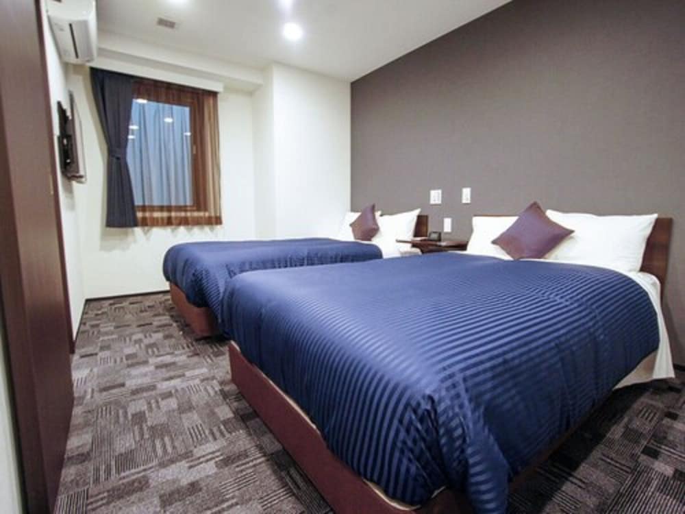 ROOM, TWIN BEDS, SMOKING