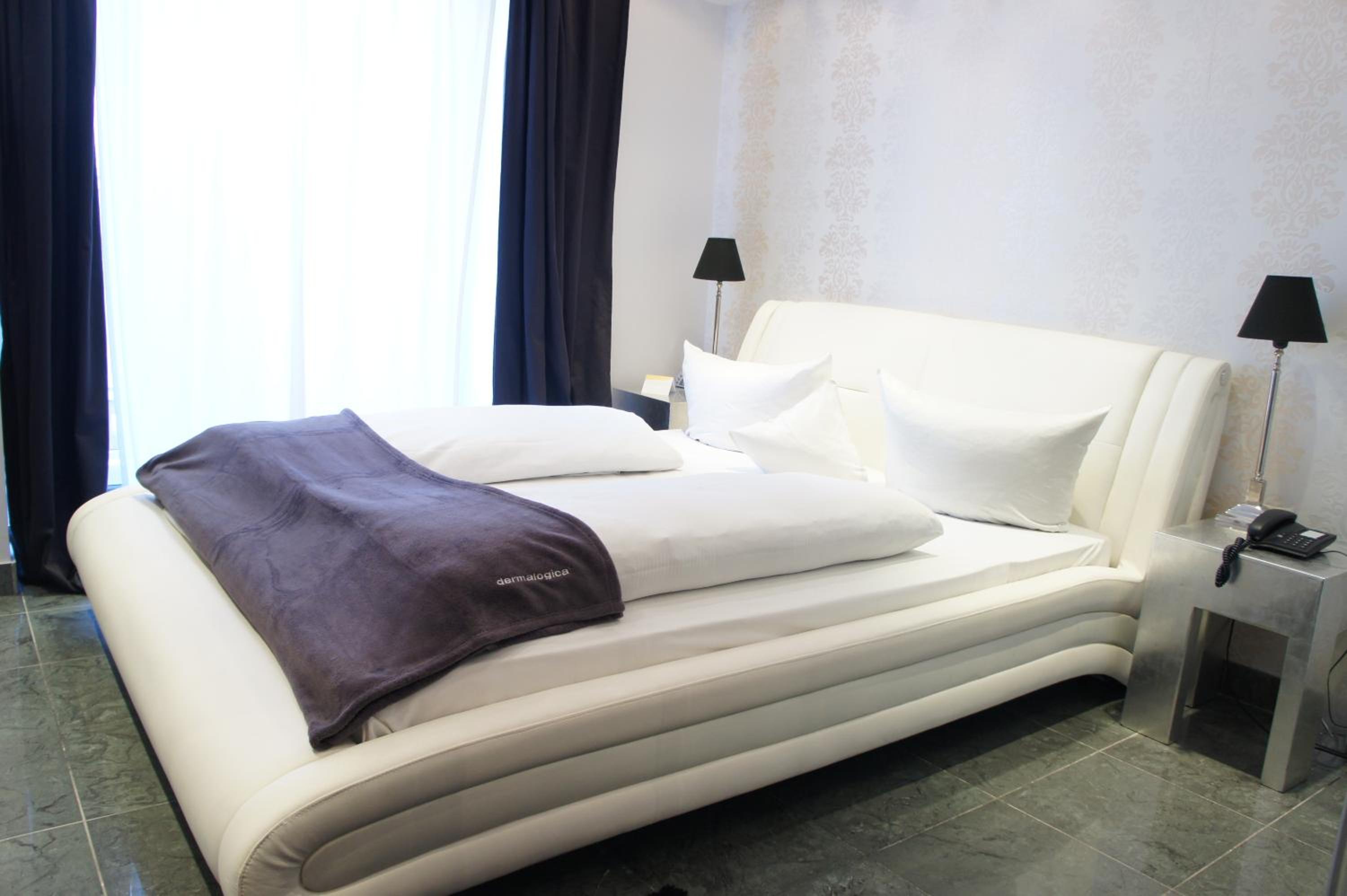 Room, Double Bed