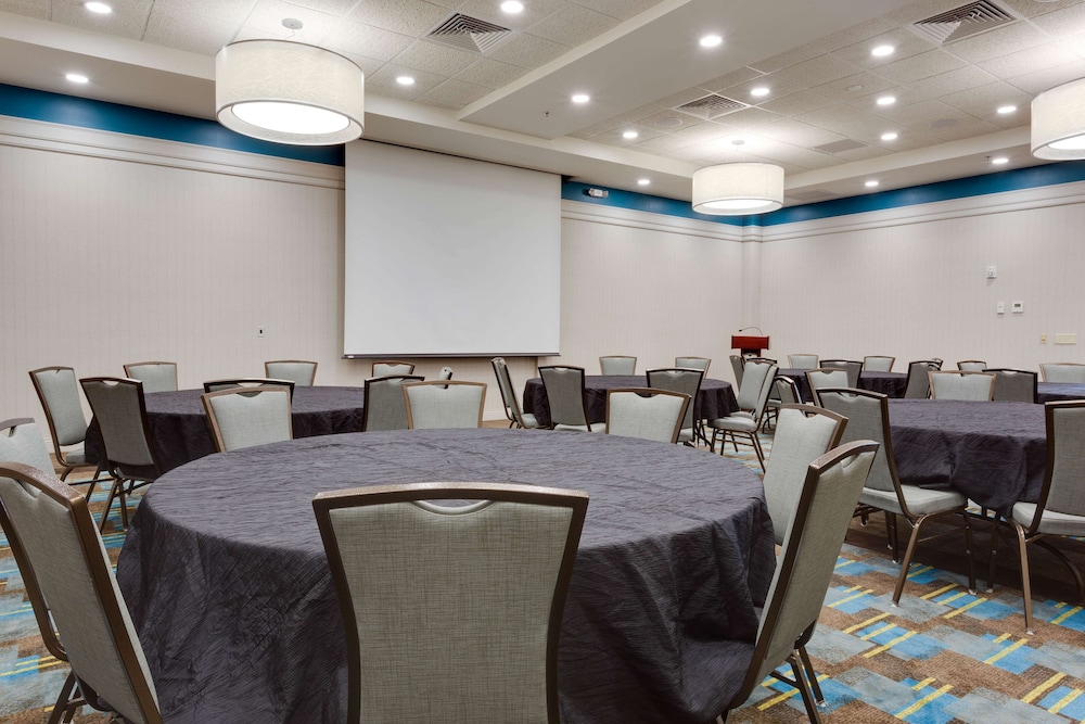 Drury Plaza Hotel St. Louis St. Charles 34/38