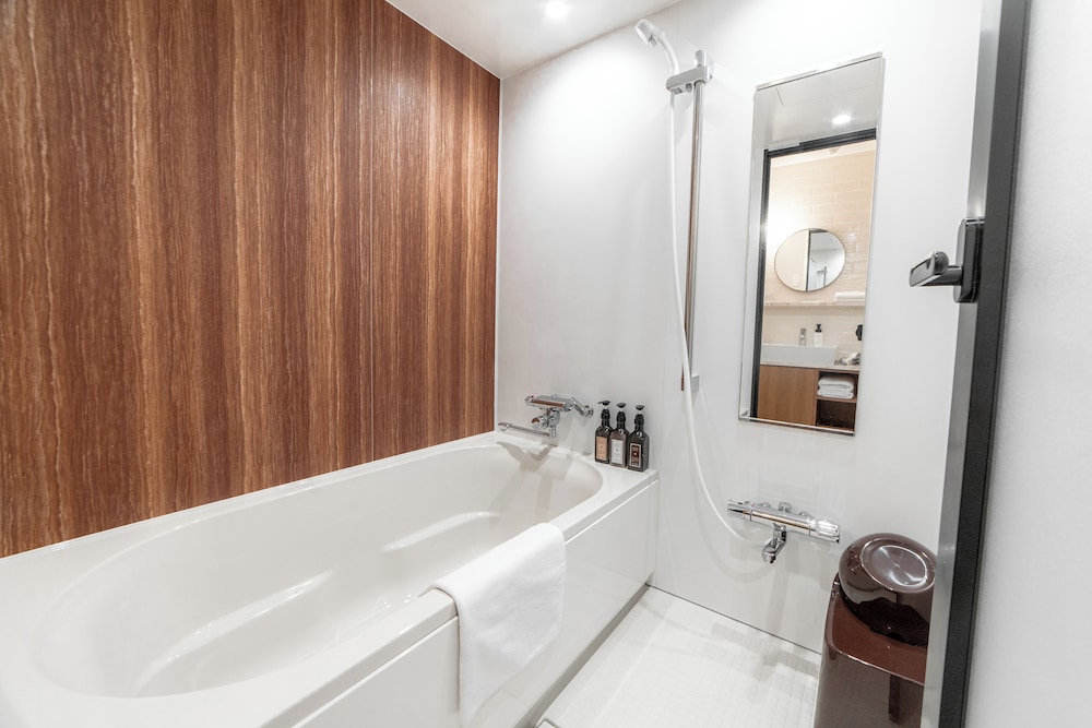 Room, Queen Bed, Cinnamon Hotel 7/8