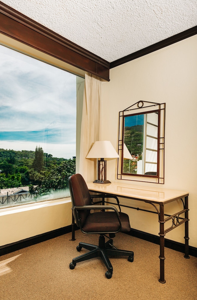 Hotel Plaza Suites 23/50