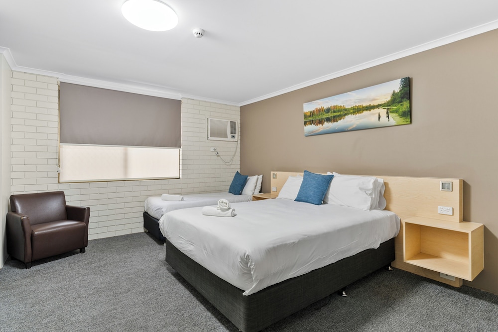 Morayfield Tavern Motel 7/28