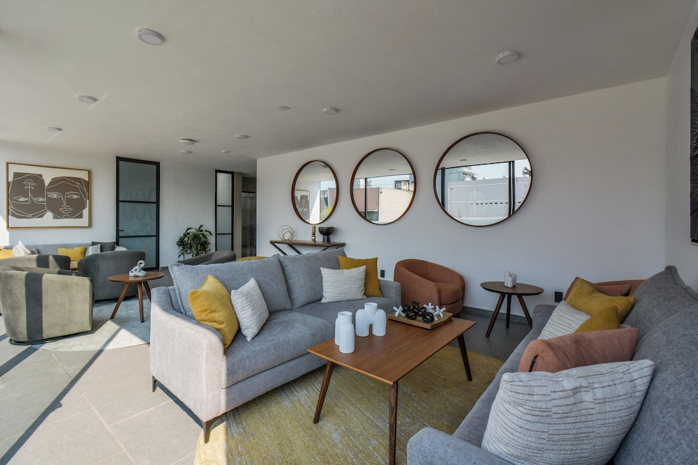 The Sterling Condesa 28/50