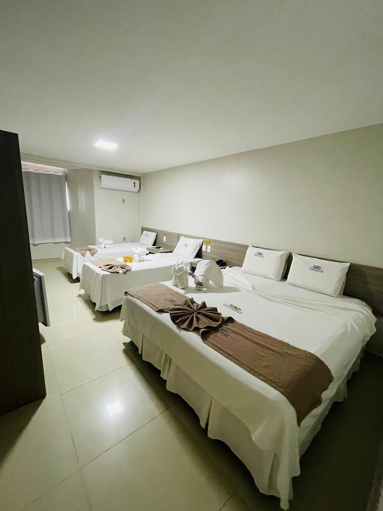 Max Hotel 8/35