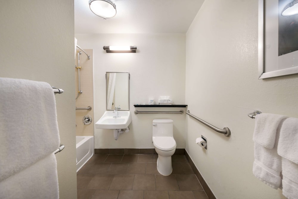 Sonesta Simply Suites Hampton 9/47