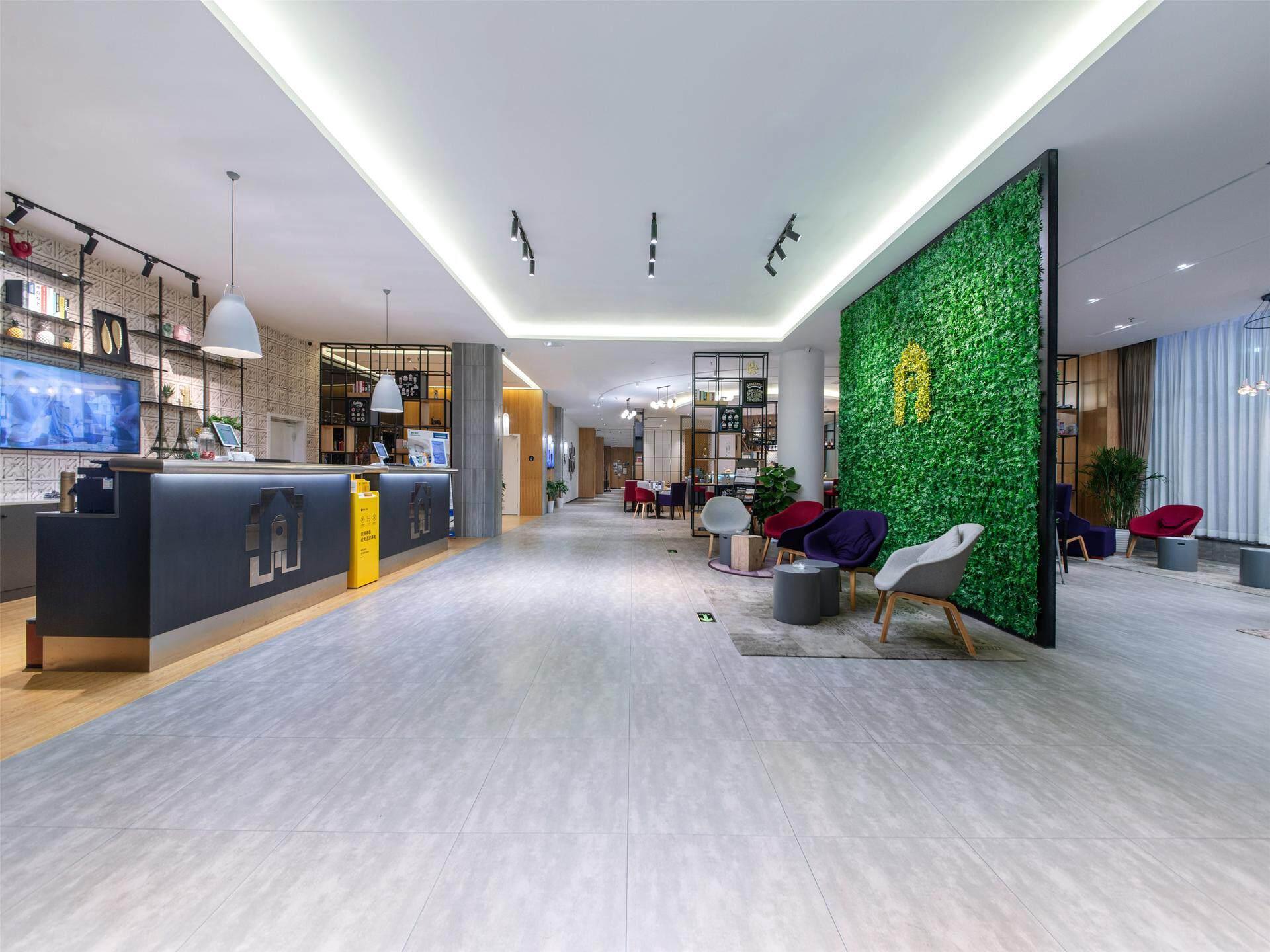 Campanile Hotel (Changsha Hongxing Desiqin Plaza) 8/41