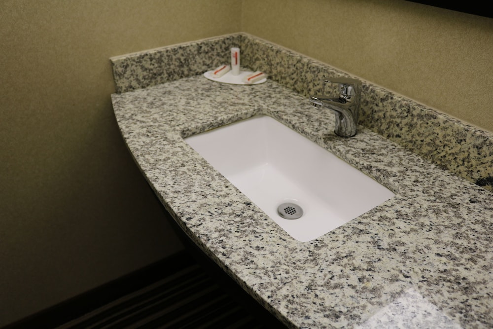 Super 8 by Wyndham Plattsburgh 36/38