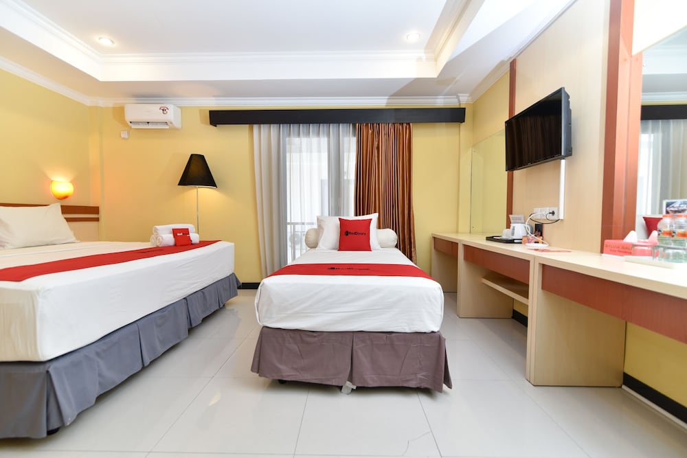 Reddoorz Plus Near Mall Bali Galeria 2 10/35