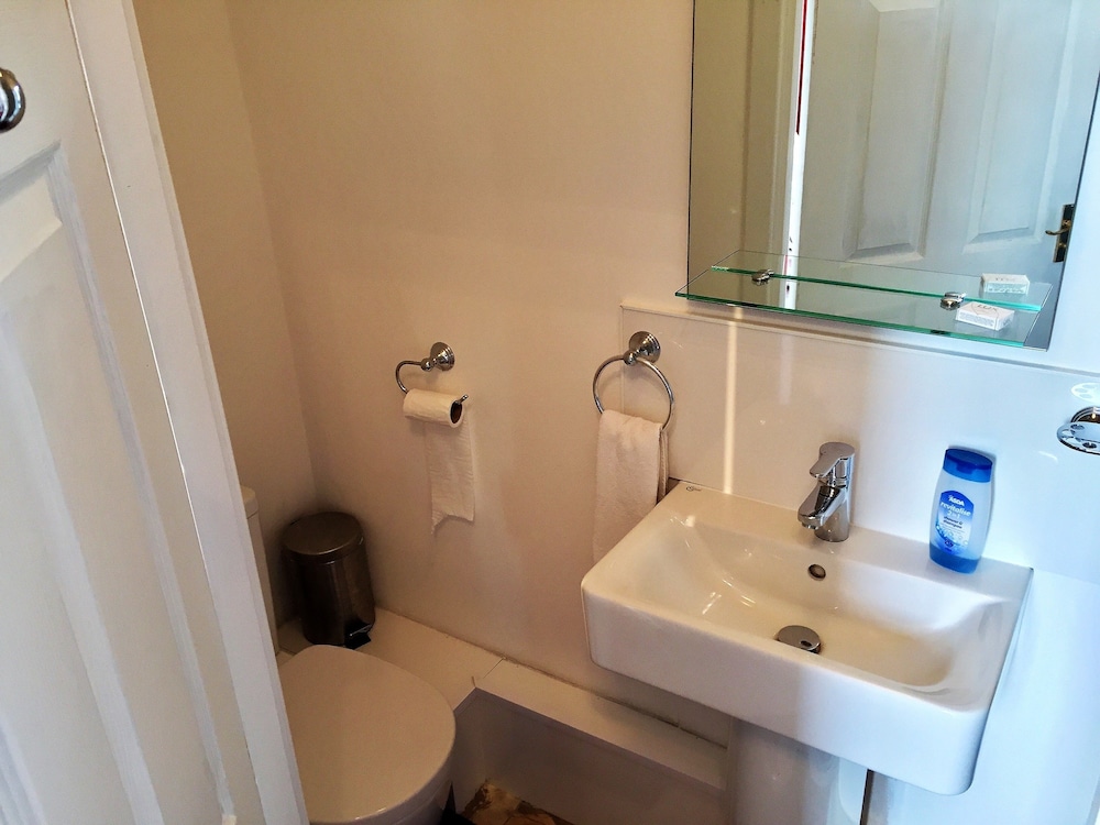 16 PILRIG GUEST HOUSE 50/60