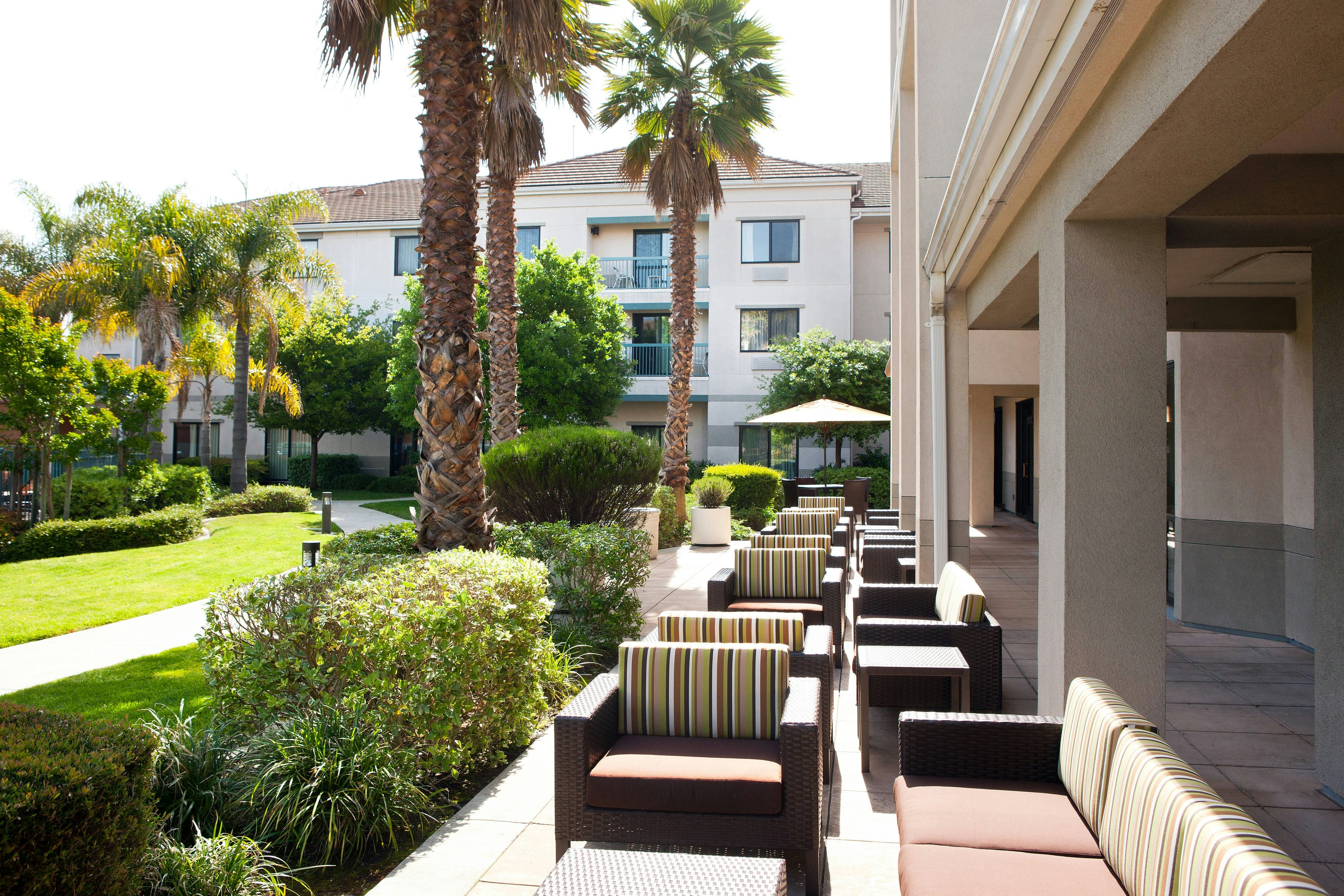 Courtyard By Marriott Oakland Airport 16/17