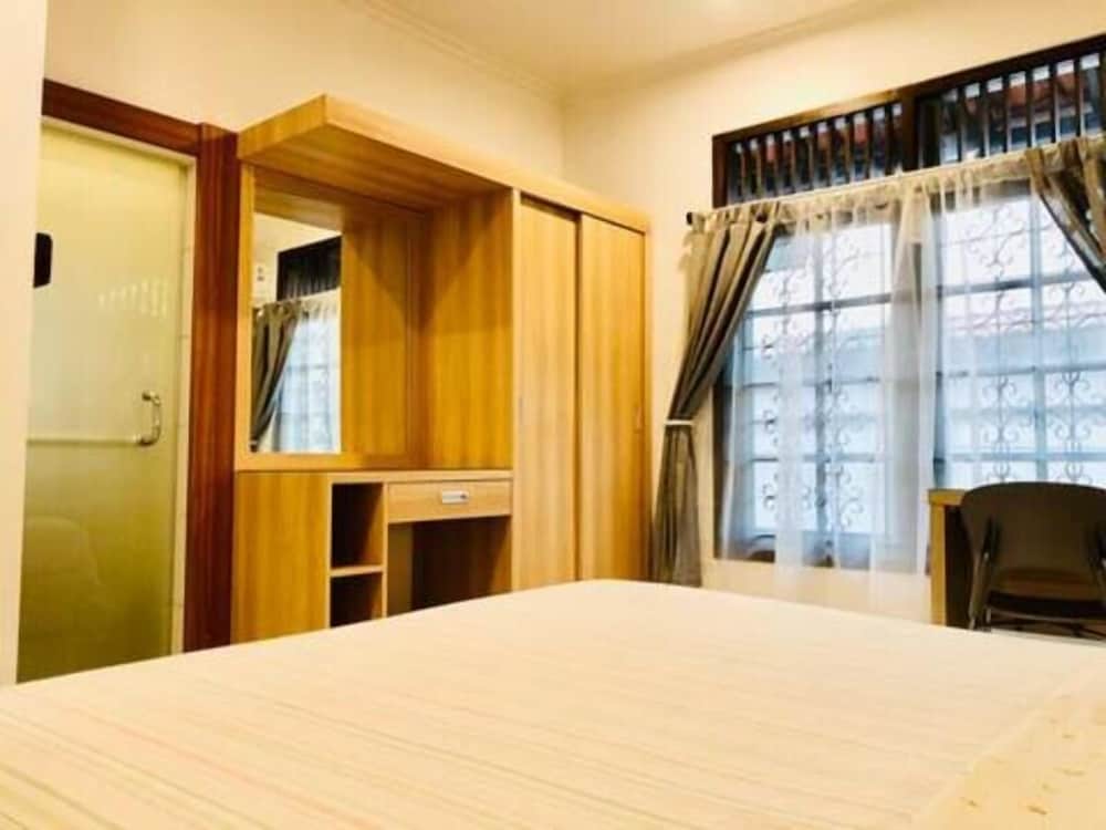 فيلا بسريرين كوين وسريرين منفصلين، Citrus House Com Bogor 3/6