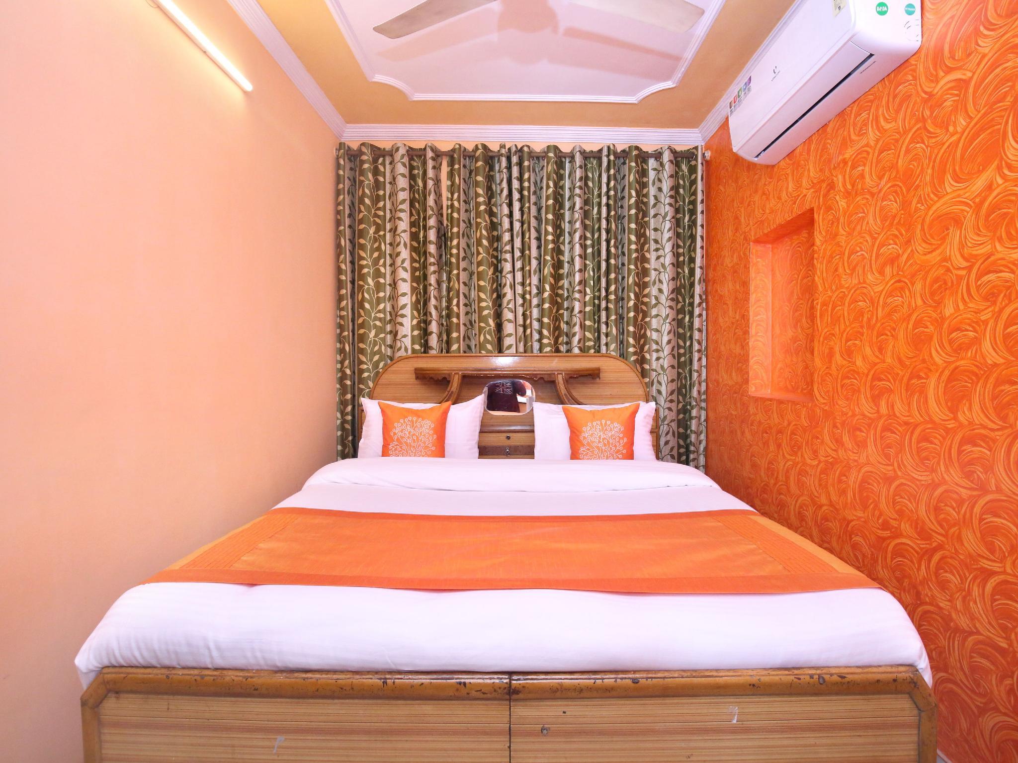 Oyo 10384 Hotel Rajesh Palace 13/30