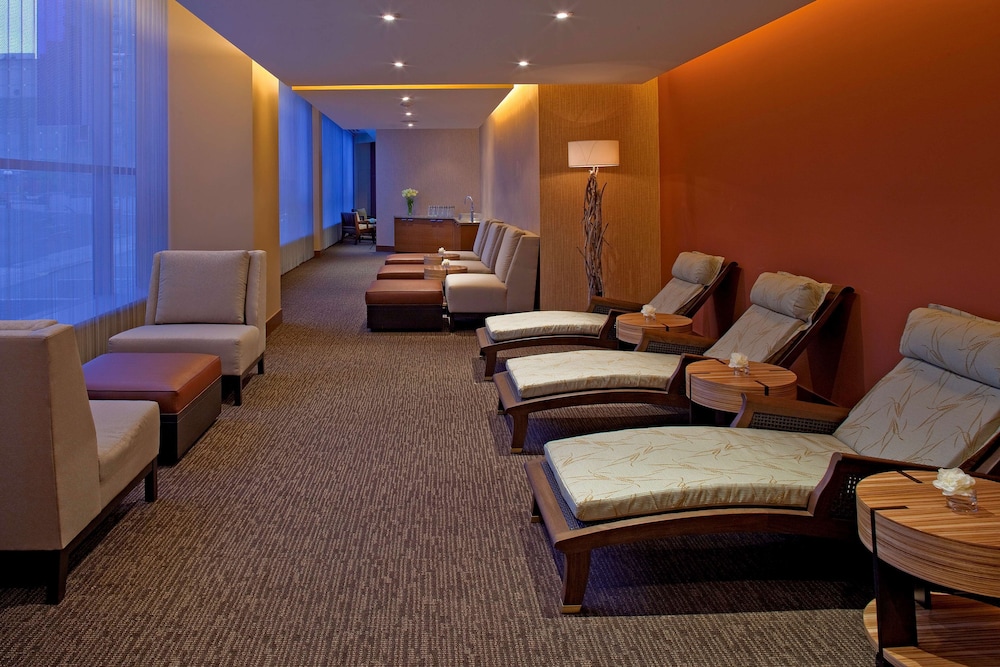 Hyatt At Olive 8 54/69
