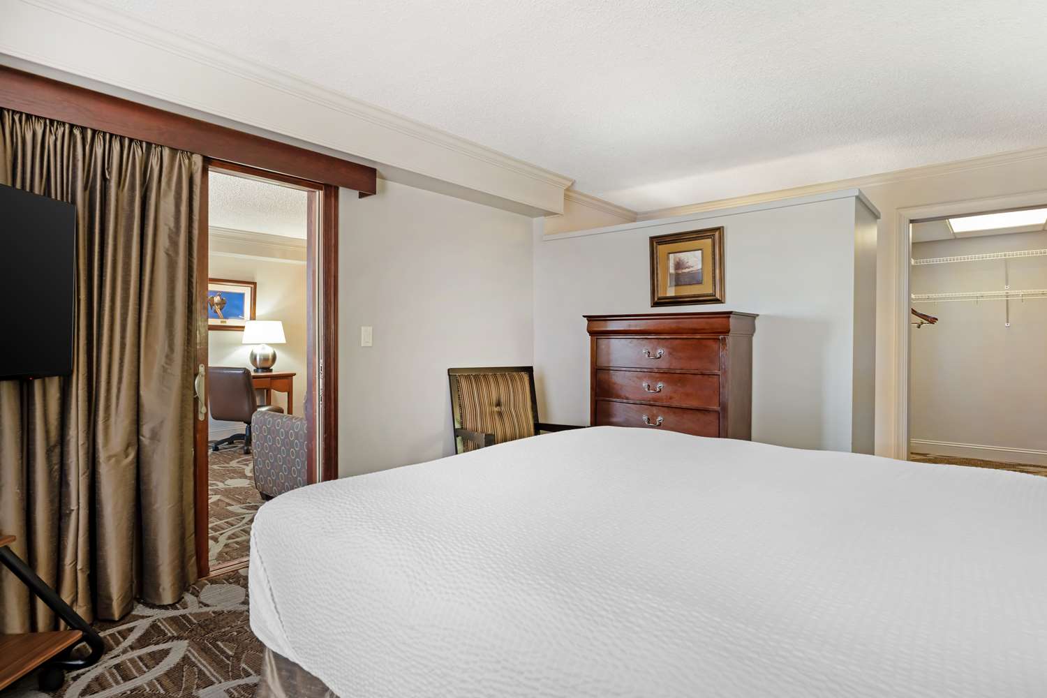 2 Bedrooms, Apartment, King and Queen Bed, 2 Bathrooms, Sofa, Kitchen