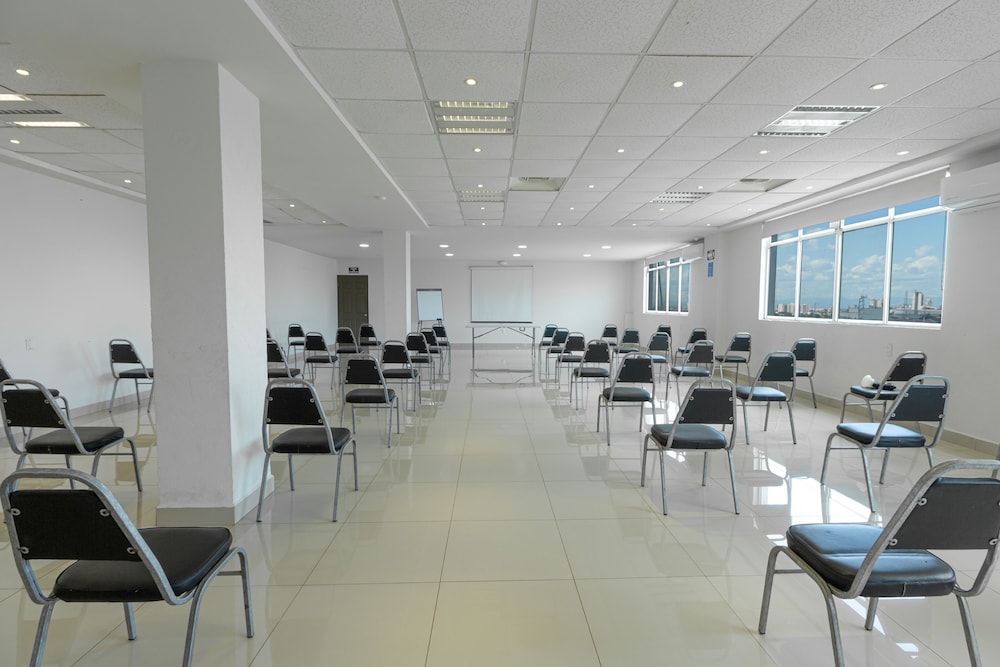 Hotel Plaza Del Arco Express 50/65