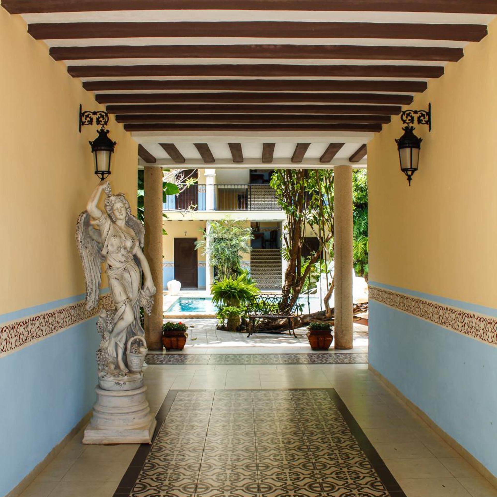 Hotel Fundadores 12/50