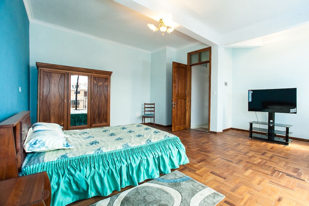 Oceanis Home & Voyages 18/50