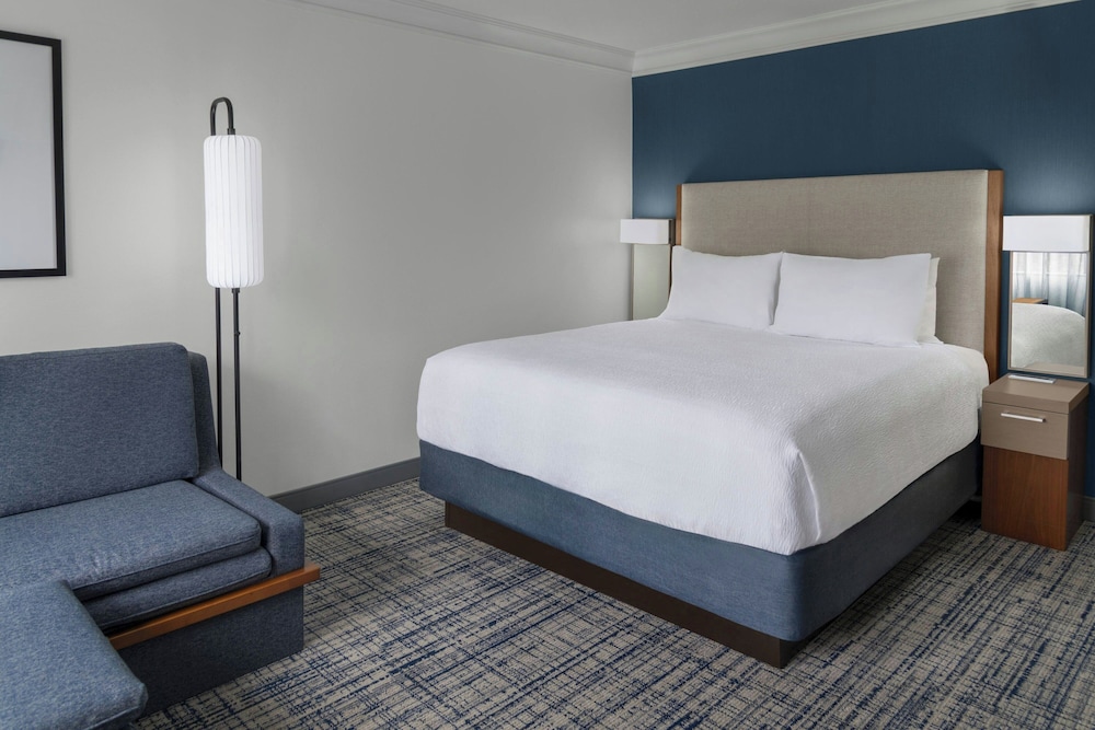 Room, King Bed, Accessible, Courtyard By Marriott Palo Alto Los Altos 3/5