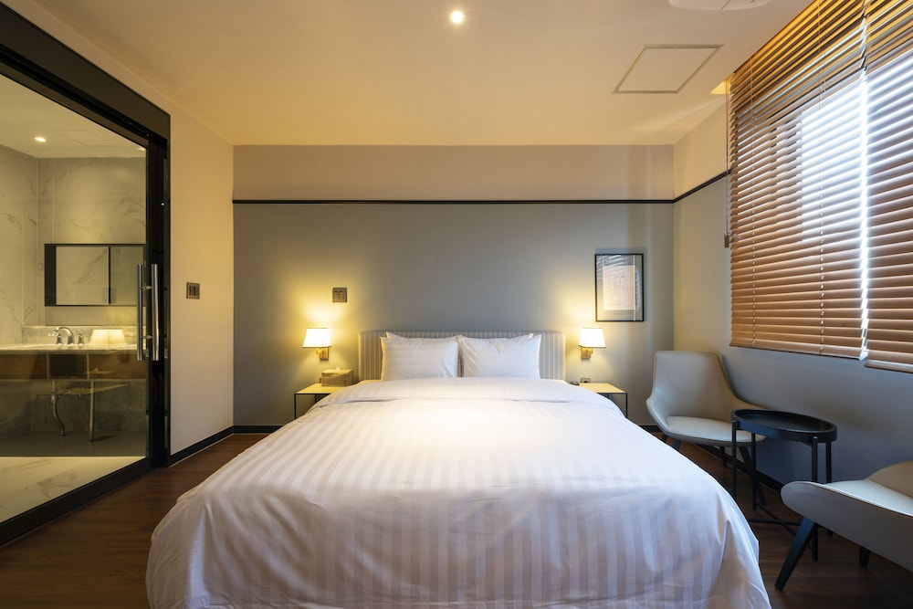 Brown-dot Hotel Sinho 16/38