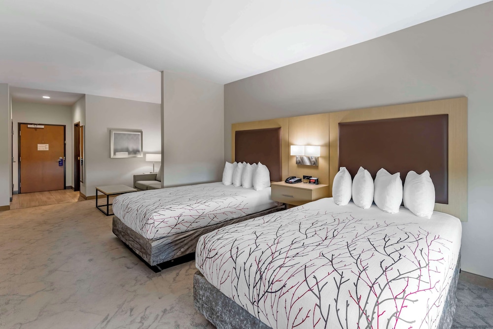 Suite, 2 Queen Beds, Sofa, Accessible