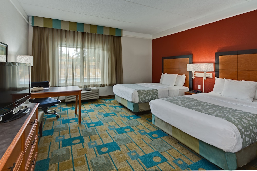 La Quinta Inn & Suites by Wyndham USF (Near Busch Gardens) 17/54