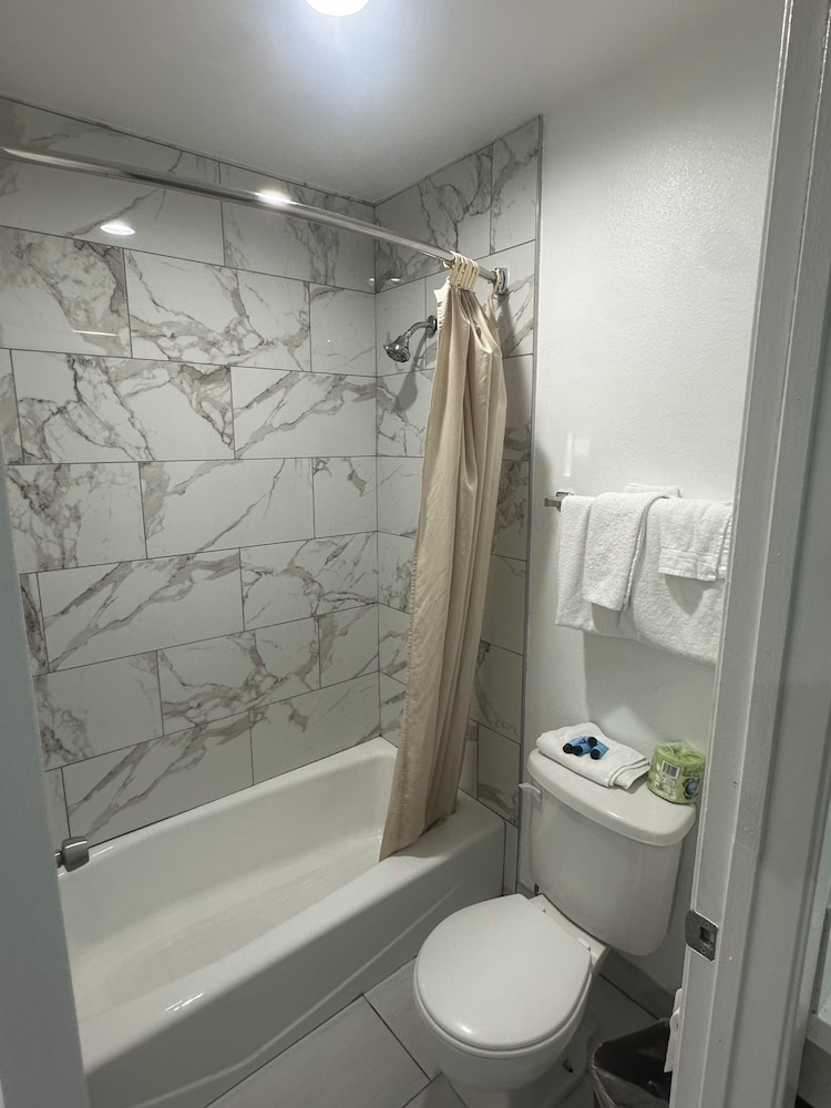 Garden Inn San Gabriel 56/57