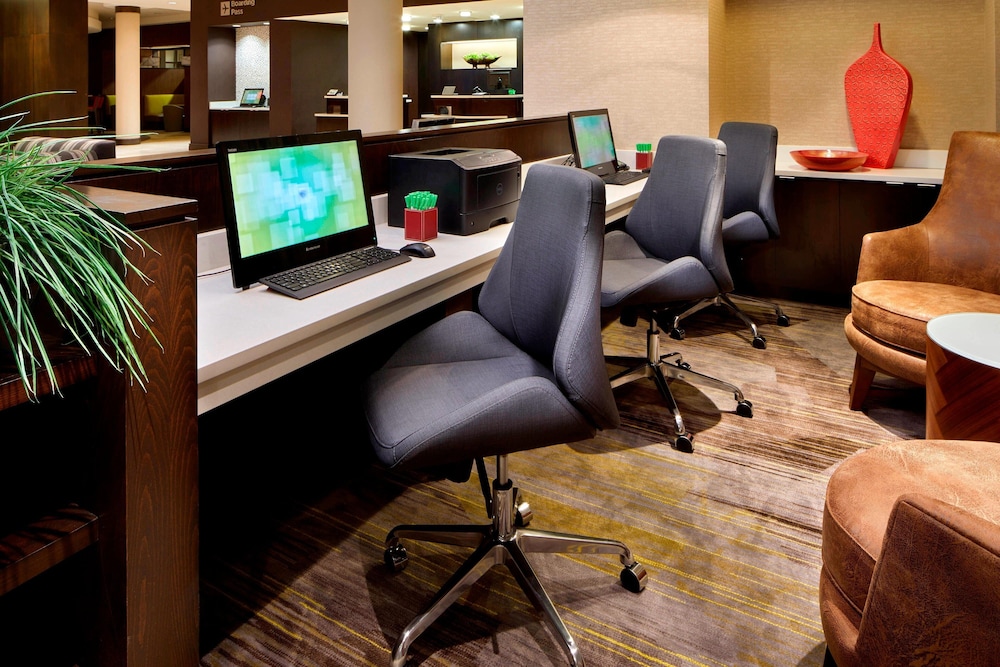 Courtyard By Marriott San Antonio Six Flags At The Rim 32/36