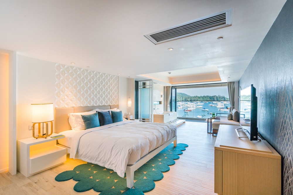 The Pier Hotel 15/69